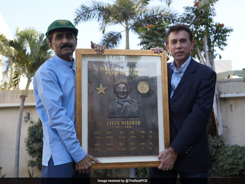 Javed Miandad Hall of Fame plaque